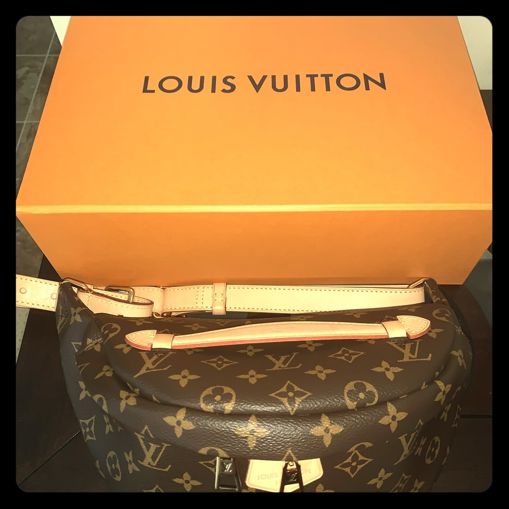 *LIKE NEW* Louis Vuitton Monogram Bumbag